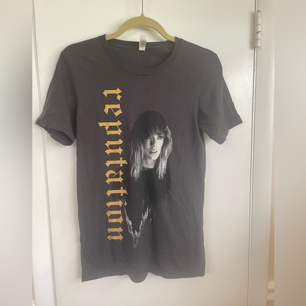 Taylor Swift Reputation graphic T- Shirt size S  - Gray - Picture 3 of 7